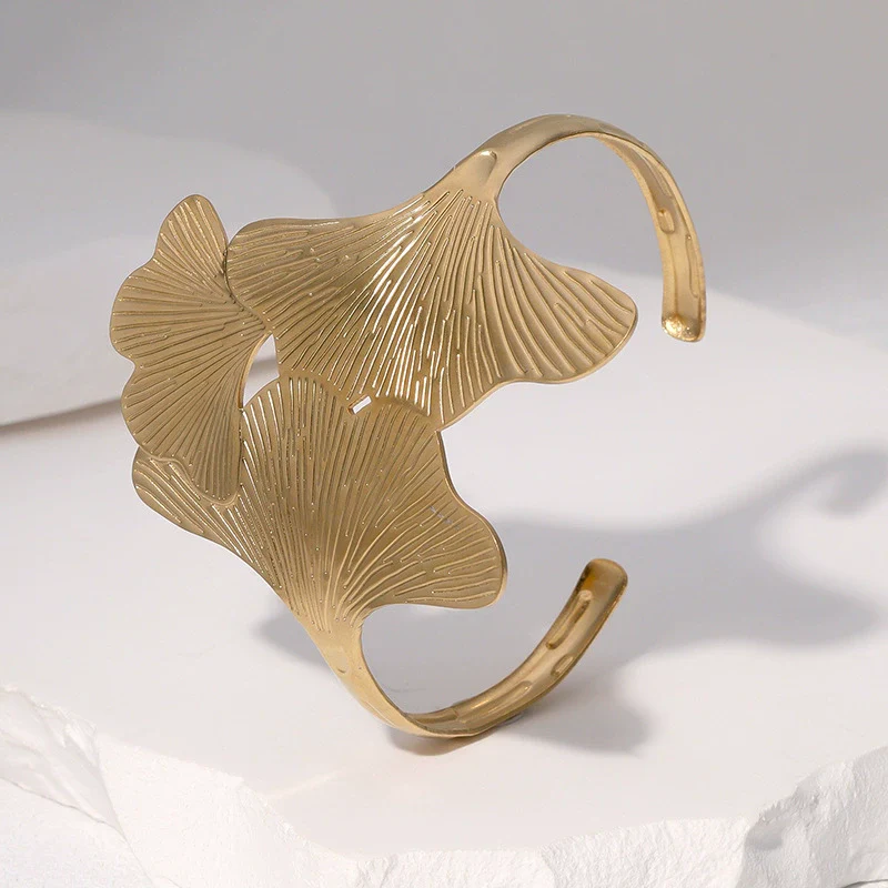 Wholesale Simple Design Electroplated Stainless Steel Ginkgo Leaf Bracelet Hand Jewelry - Image 2