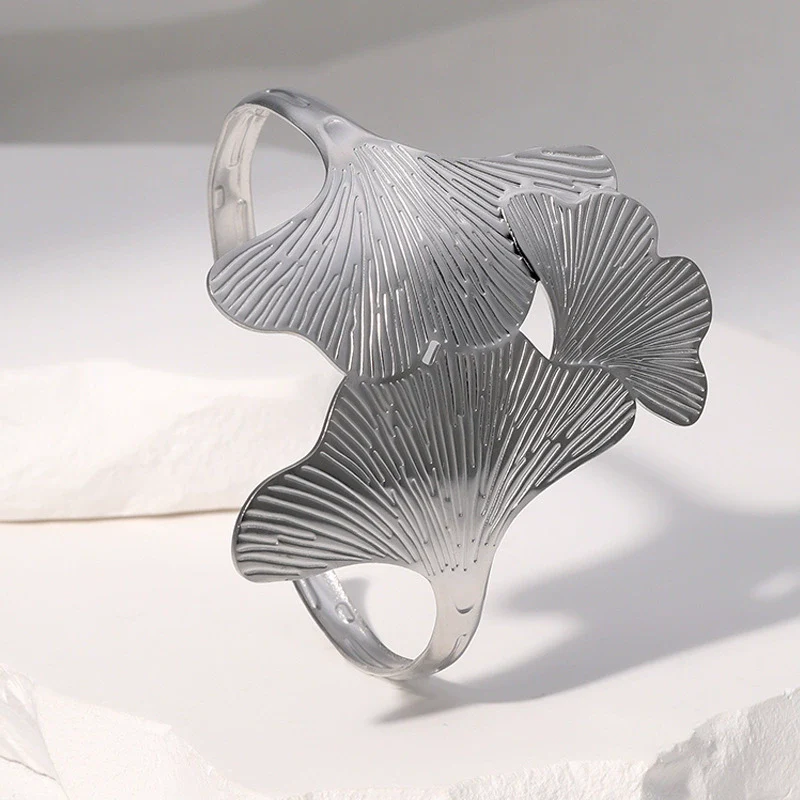 Wholesale Simple Design Electroplated Stainless Steel Ginkgo Leaf Bracelet Hand Jewelry - Image 3