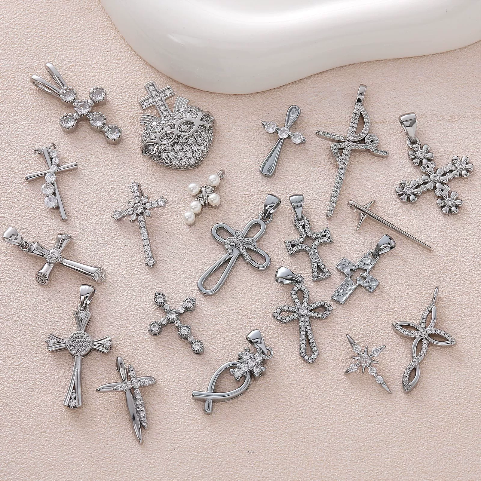 Wholesale Simple Electroplated Gold Cross Zirconinlaid Copper Pendant Jewelry Accessories For Diy Necklace And Bracelet