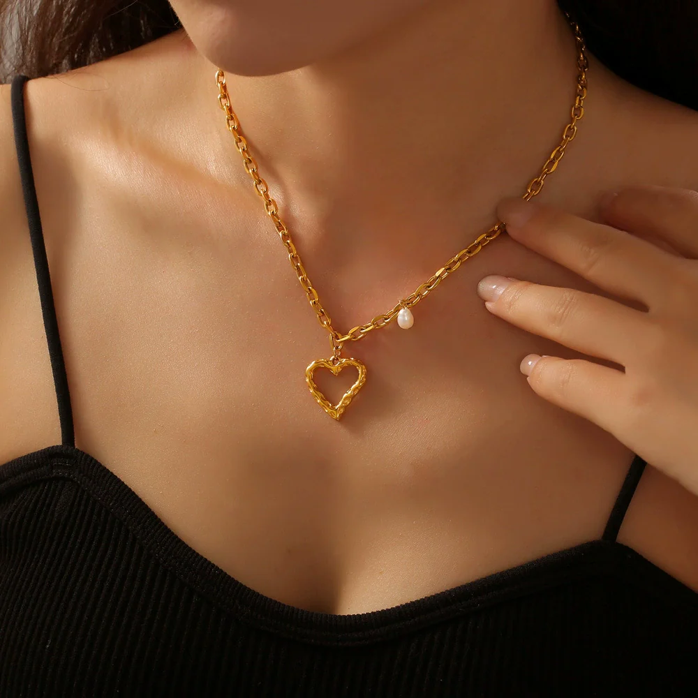 Wholesale Simple Electroplated Heartshaped Titanium Steel Pendant Necklace For Women - Image 4