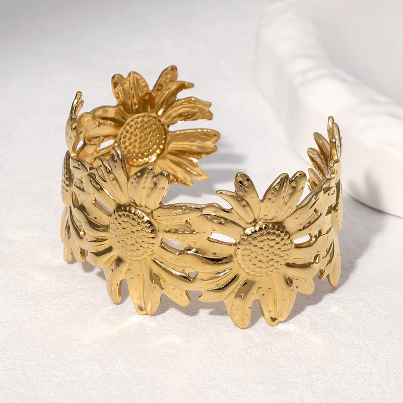 Wholesale Simple Electroplated Stainless Steel Sunflower Bracelet For Women - Image 2