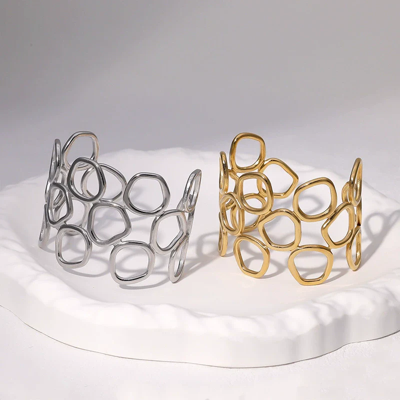 Wholesale Simple Geometric Electroplated Stainless Steel Hollow Circle Wide Bracelet For Women