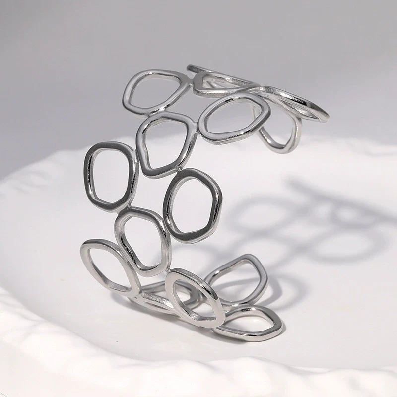 Wholesale Simple Geometric Electroplated Stainless Steel Hollow Circle Wide Bracelet For Women - Image 3