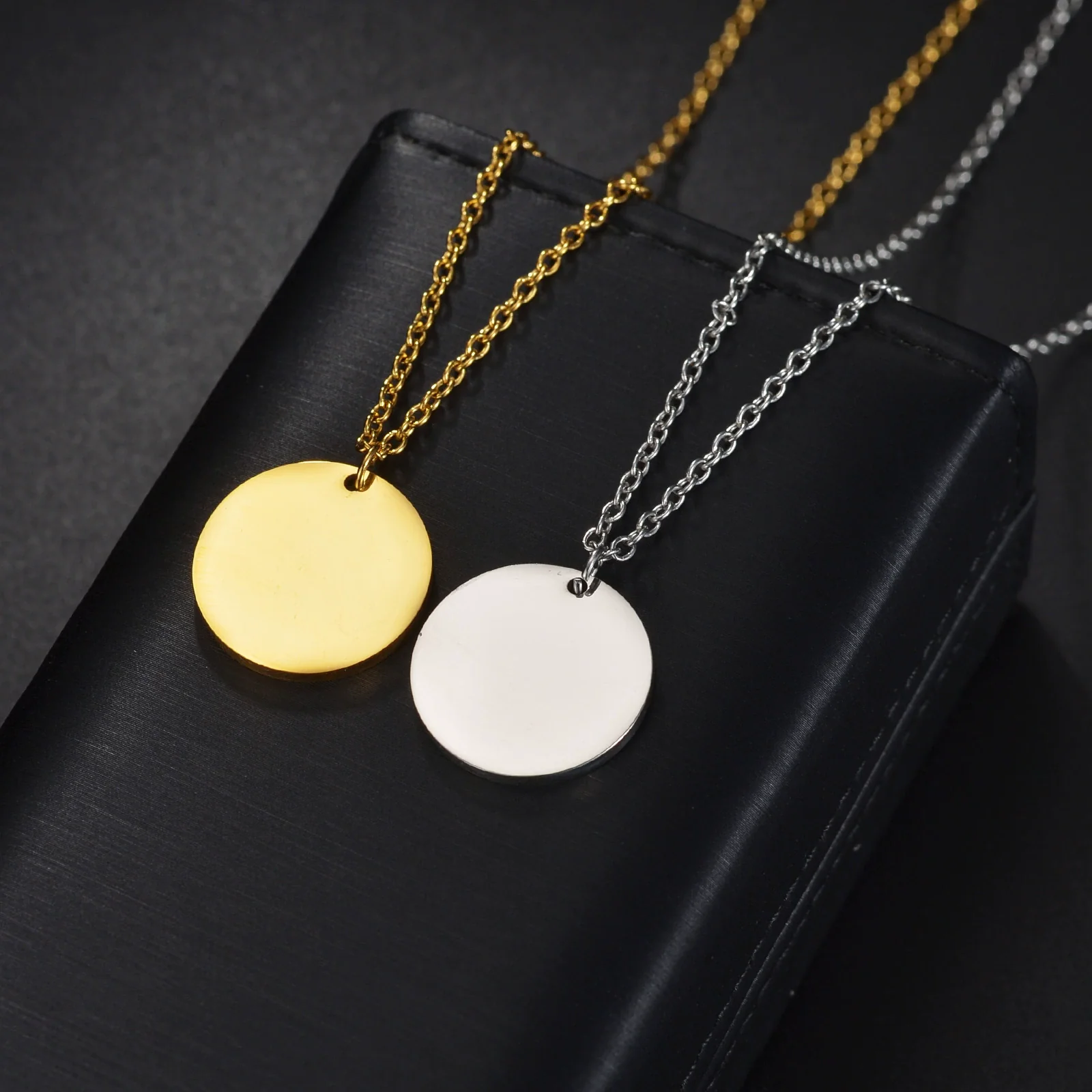 Wholesale Simple Geometric Stainless Steel Pendant Necklace With Laser Logo And Electroplating Treatment - Image 2
