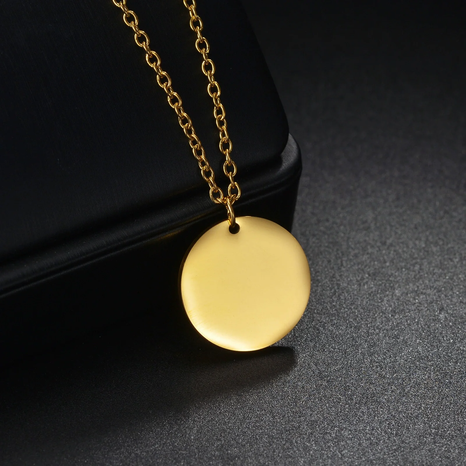 Wholesale Simple Geometric Stainless Steel Pendant Necklace With Laser Logo And Electroplating Treatment - Image 3