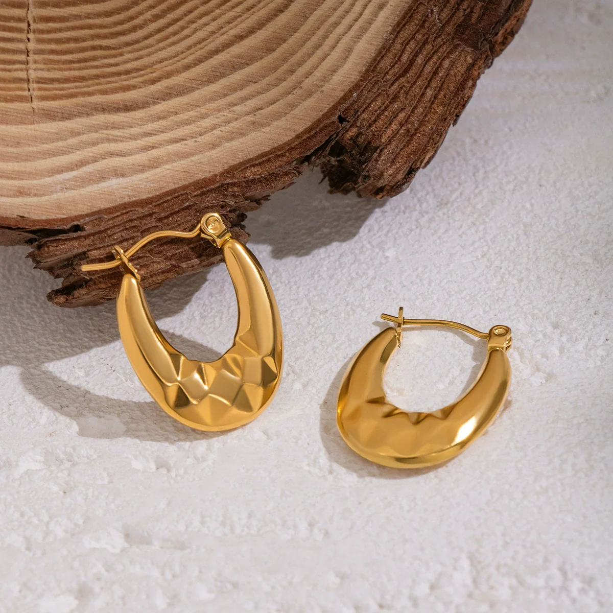Wholesale Simple Geometric Ushaped Plaid Stainless Steel Earrings With Pvd Furnace Vacuum Real Gold Plating For Women