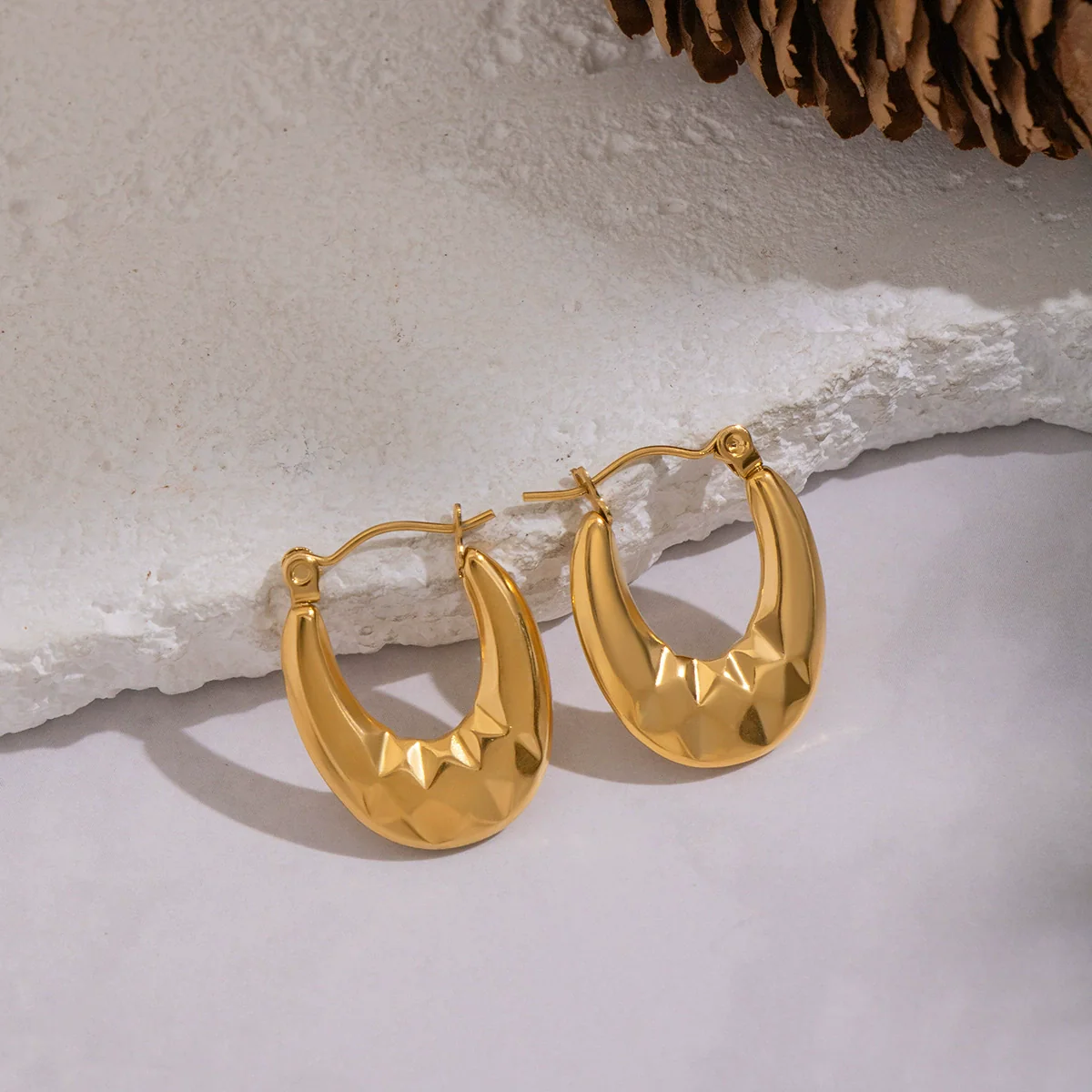 Wholesale Simple Geometric Ushaped Plaid Stainless Steel Earrings With Pvd Furnace Vacuum Real Gold Plating For Women - Image 2
