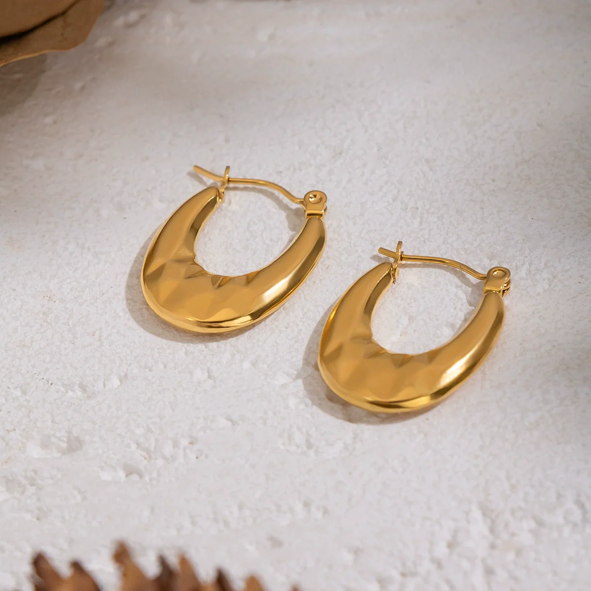Wholesale Simple Geometric Ushaped Plaid Stainless Steel Earrings With Pvd Furnace Vacuum Real Gold Plating For Women - Image 4
