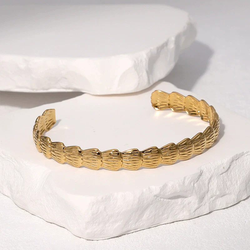 Wholesale Simple Minimalist Electroplated Stainless Steel Bracelet For Women - Image 2