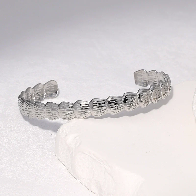 Wholesale Simple Minimalist Electroplated Stainless Steel Bracelet For Women - Image 3