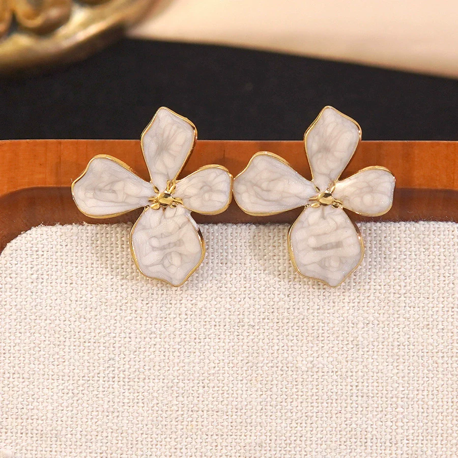 Wholesale Simple Plants And Flowers Dripping Oil Stainless Steel Flower Necklace And Earrings Set For Women - Image 3