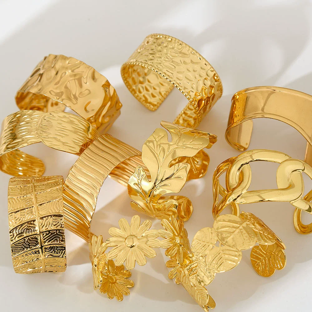 Wholesale Simple Stainless Steel 18K Gold Plated Open Wave Glossy Bracelet For Women - Image 4