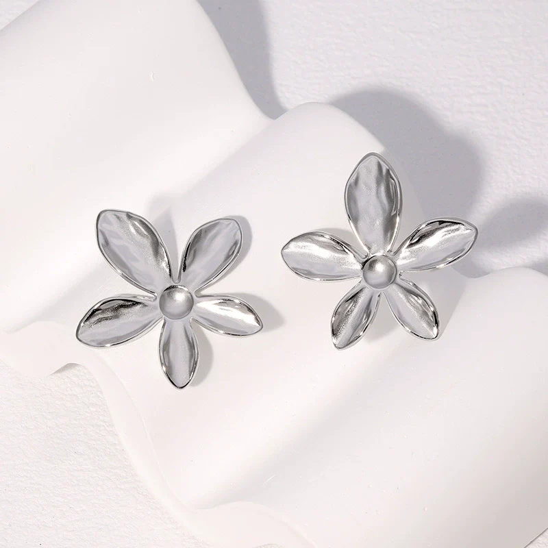Wholesale Simple Style Flower Pattern Stainless Steel Earrings For Women Vacuum Electroplated 18K Gold Non Fading - Image 3