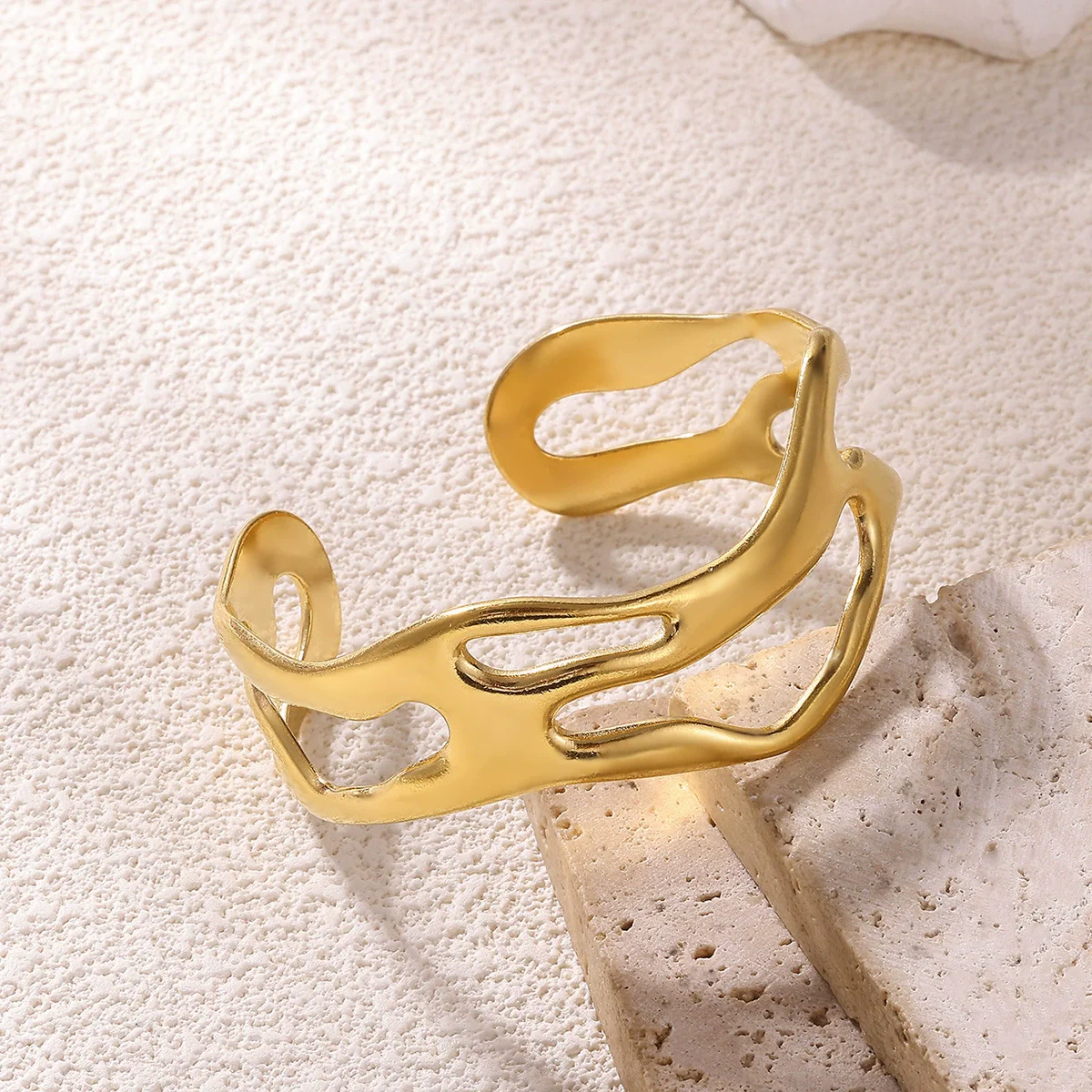 Wholesale Simple Style Irregular Circle Stainless Steel Goldplated Women's Bracelet - Image 3