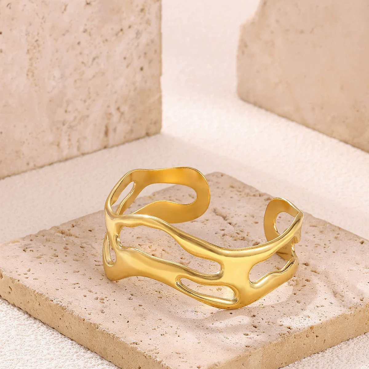 Wholesale Simple Style Irregular Circle Stainless Steel Goldplated Women's Bracelet - Image 4