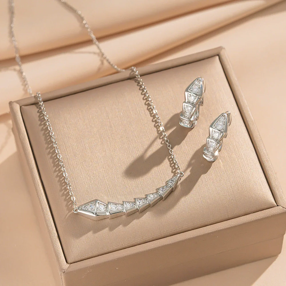 Wholesale Snakeshaped Titanium Steel And Environmentally Friendly Copper Necklace And Earrings Set For Women With Electroplating And Light Luxury Style - Image 3