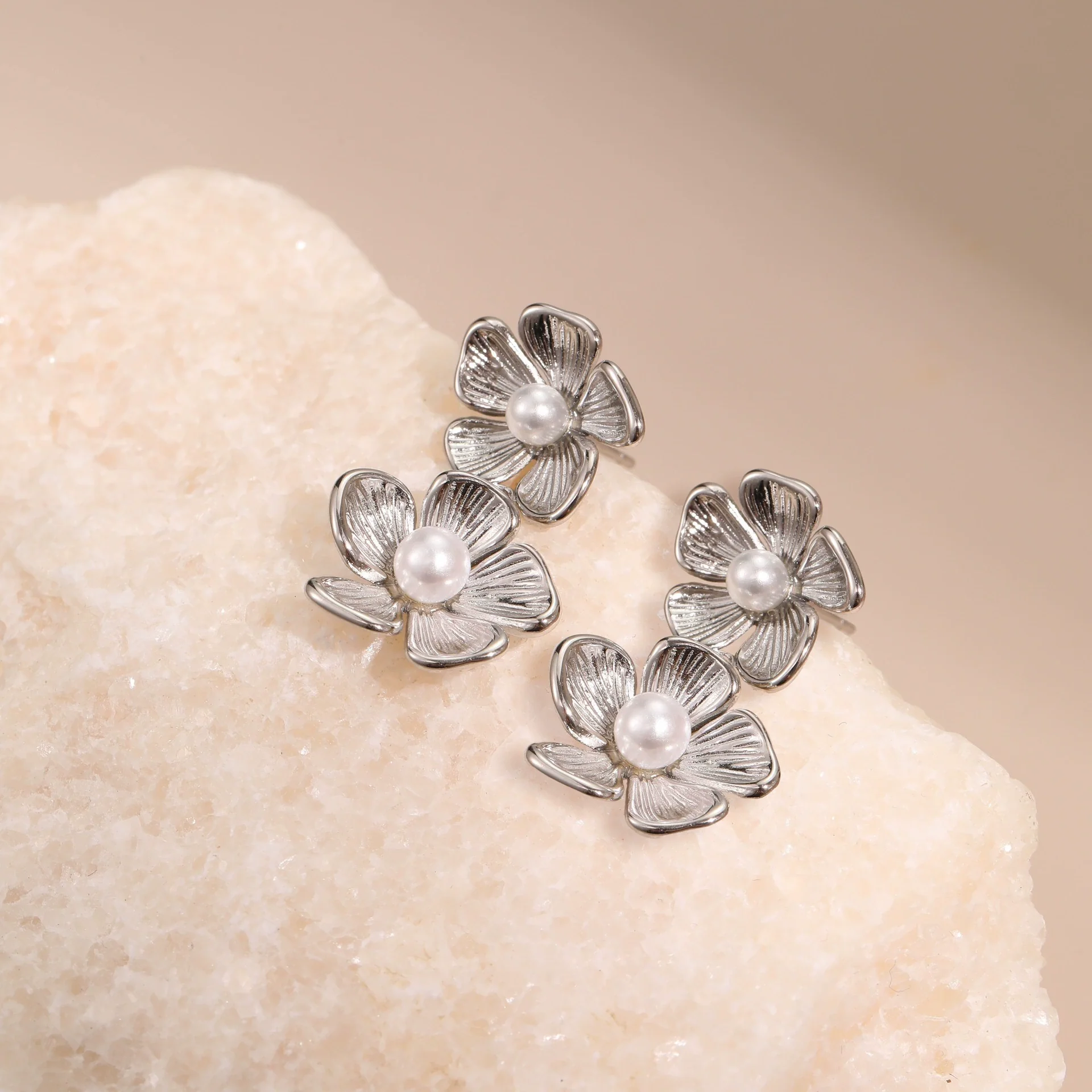 Wholesale Stainless Steel 18K Electroplated Flower And Bow Earrings For Women - Image 4