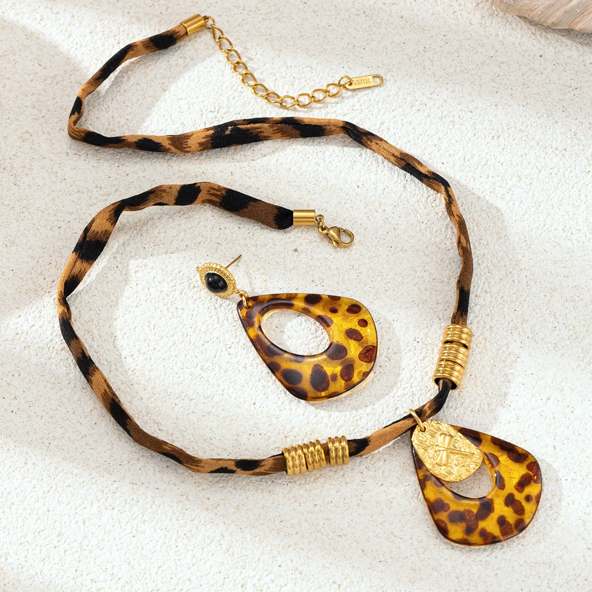 Wholesale Stainless Steel And Titanium Steel Leopard Print Electroplated Braided Rope And Sweater Chain Necklace For Women - Image 2