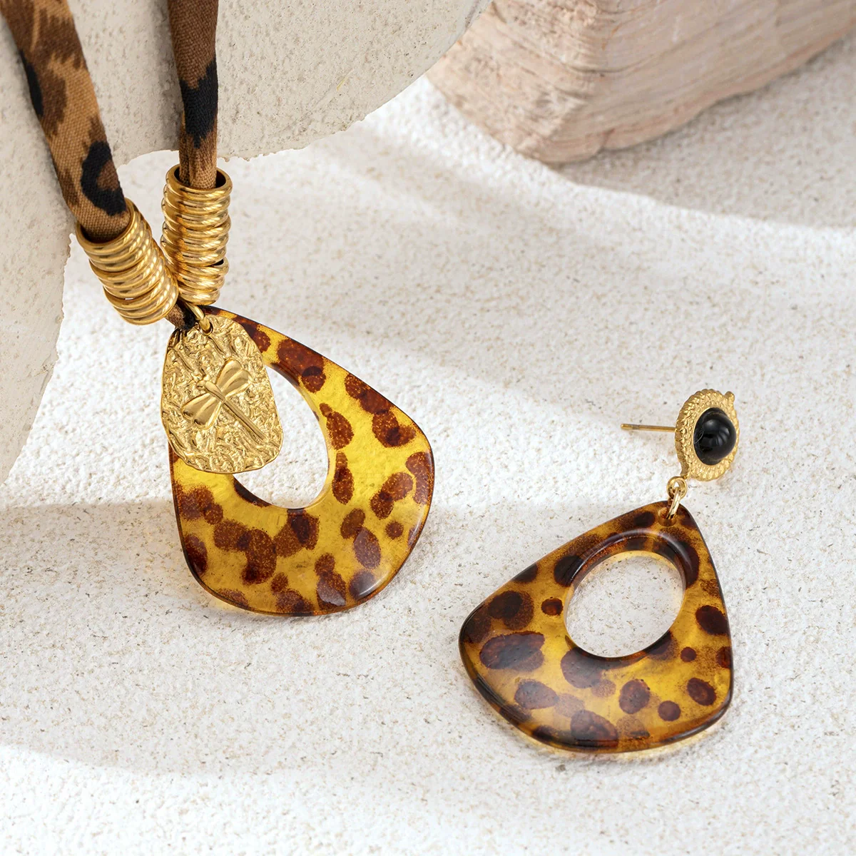Wholesale Stainless Steel And Titanium Steel Leopard Print Electroplated Braided Rope And Sweater Chain Necklace For Women - Image 3