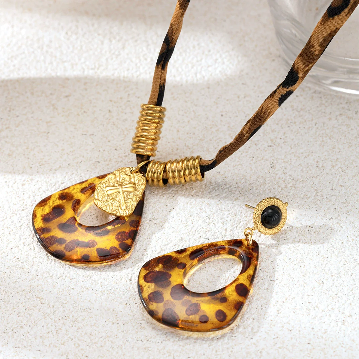 Wholesale Stainless Steel And Titanium Steel Leopard Print Electroplated Braided Rope And Sweater Chain Necklace For Women - Image 4