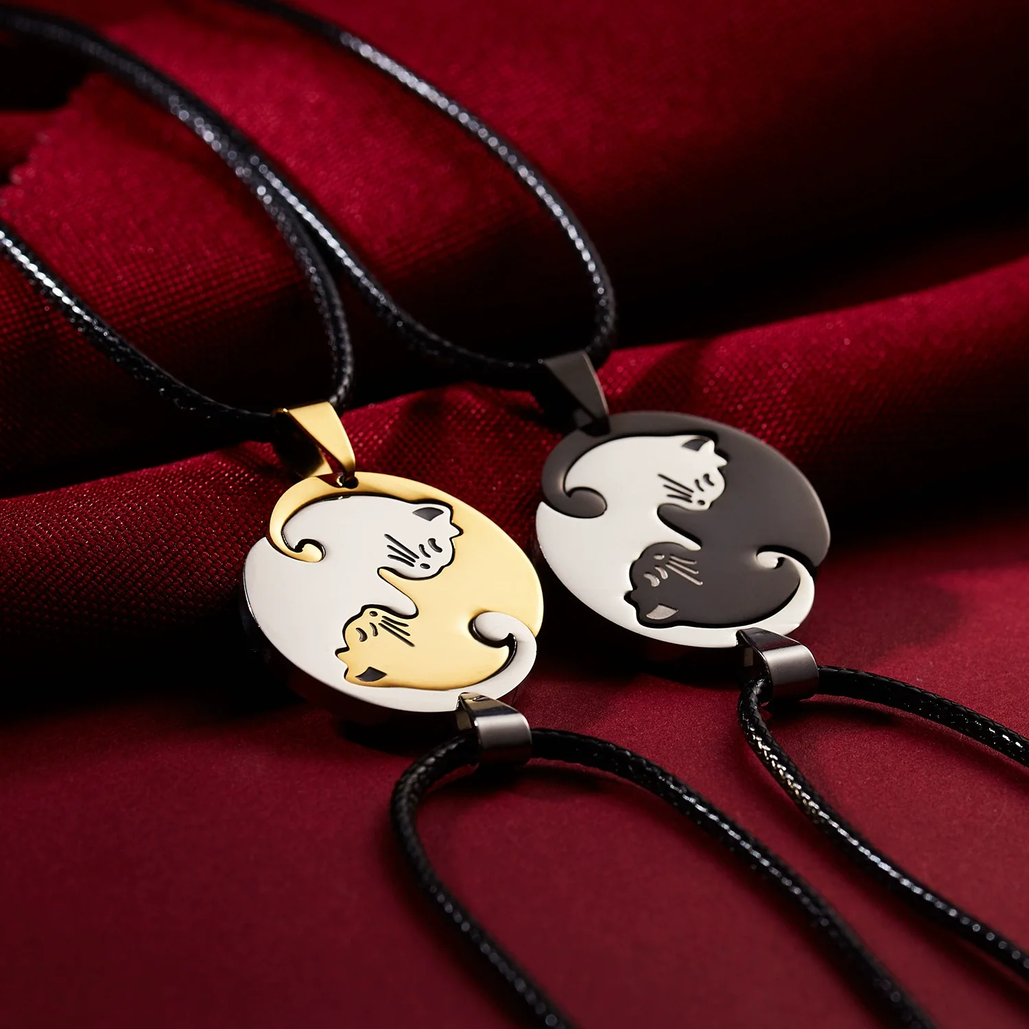 Wholesale Stainless Steel Black And White Cat Pendant Necklace Creative Kitten Hug Shape Couple Style Electroplated With Leather Rope