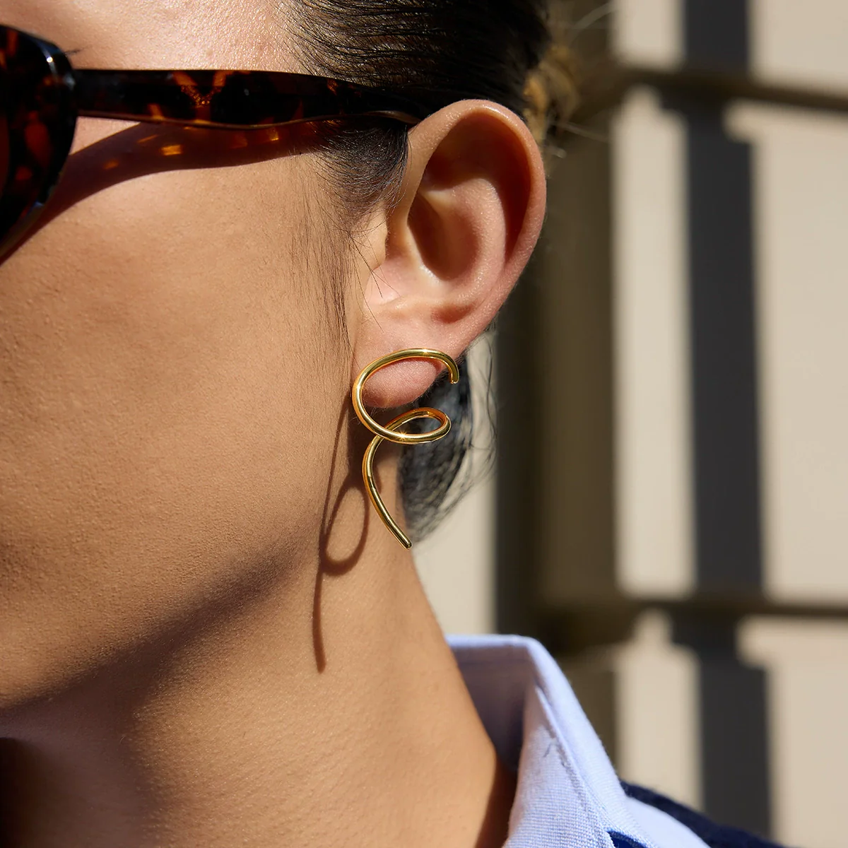 Wholesale Stainless Steel Electroplated 18K Gold Geometric Butterfly Earrings For Women - Image 2