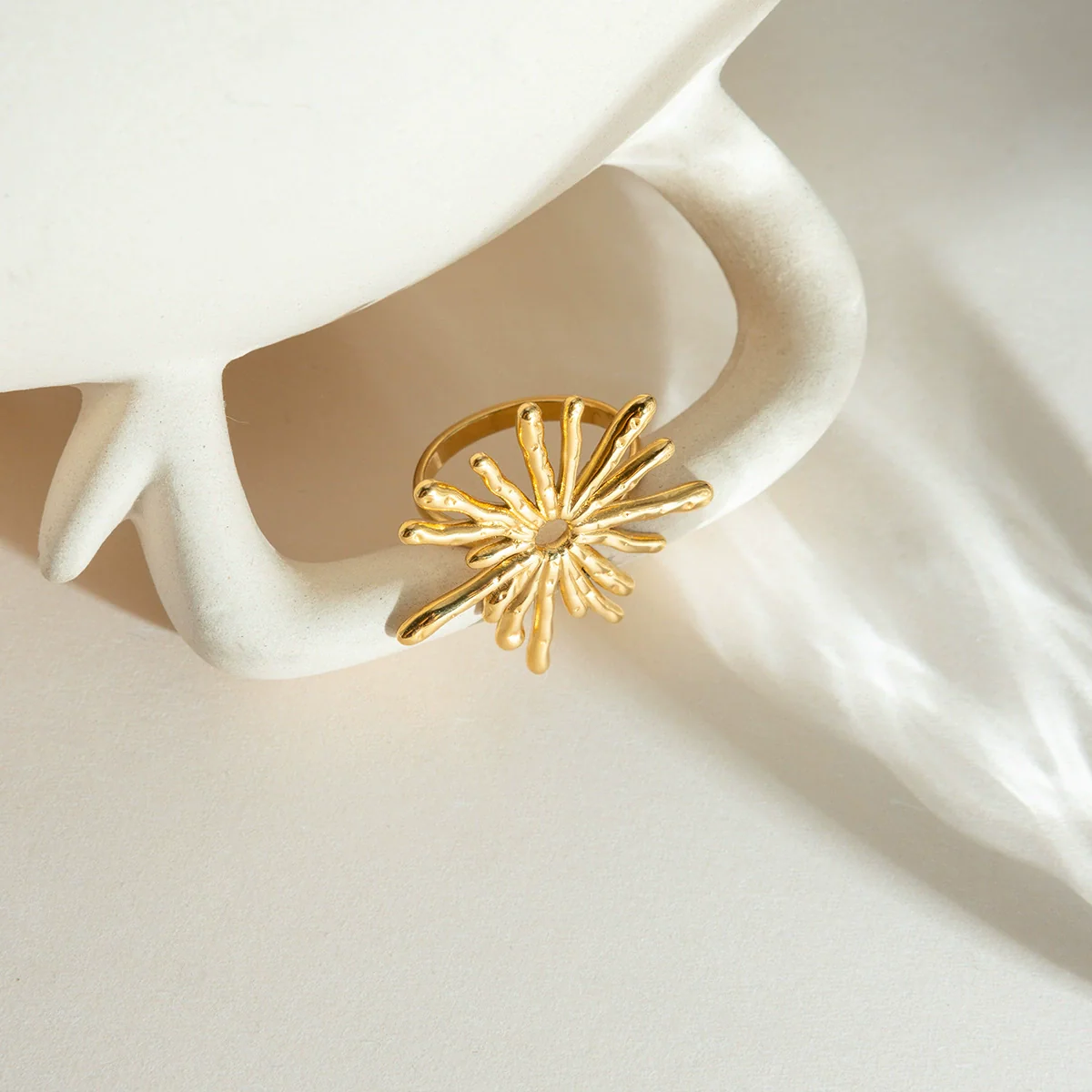 Wholesale Stainless Steel Electroplated 18K Gold Geometric Sunflower Ring For Women Stylish Unique - Image 3