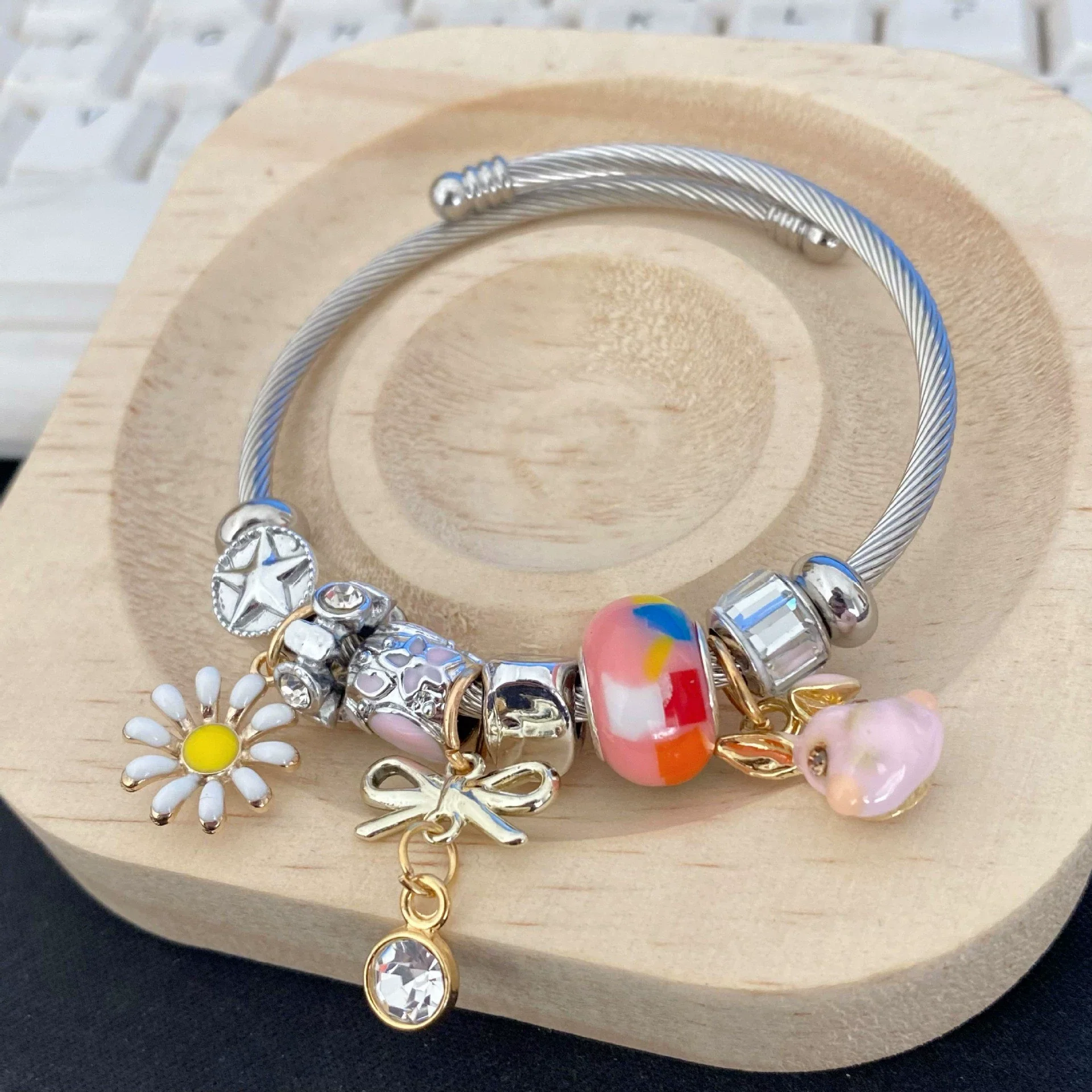 Wholesale Stainless Steel Electroplated Cartoon Animal Daisy Rabbit Pendant Diy Beaded Bracelet For Women - Image 2