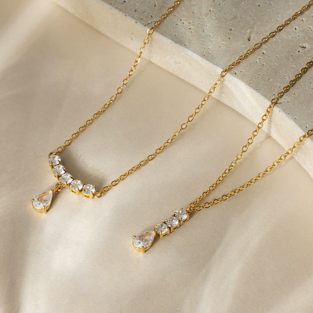 Wholesale Stainless Steel Electroplated Drop Shape Necklace For Women - Image 2