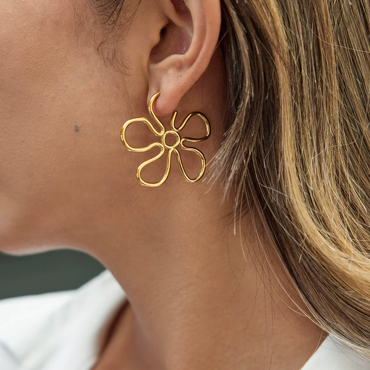 Wholesale Stainless Steel Electroplated Geometric Cut Out Flower Earrings For Women