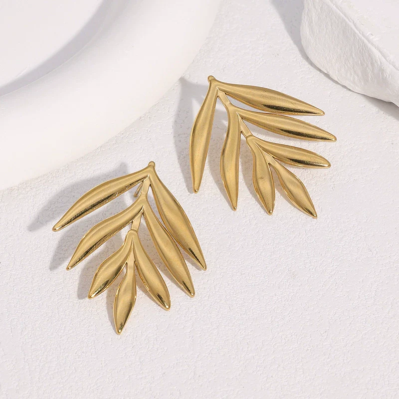 Wholesale Stainless Steel Electroplated Geometric Leaf Design Women's Minimalist Earrings - Image 2
