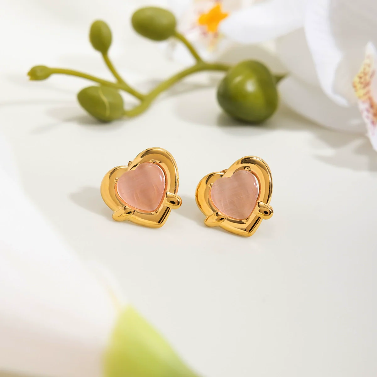 Wholesale Stainless Steel Electroplated Heart Shape Cat Eye Pendant Earrings For Women Niche Fashion Design Ins Style