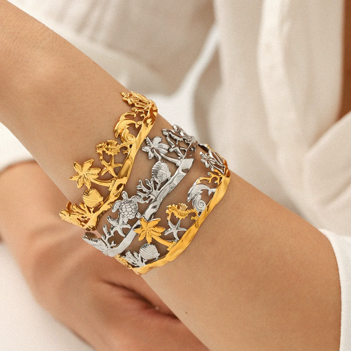 Wholesale Stainless Steel Electroplated Marine Life And Coconut Tree Open Bracelet Jewelry