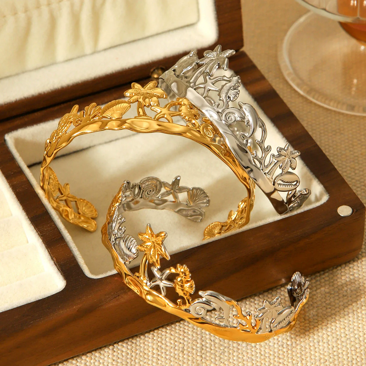 Wholesale Stainless Steel Electroplated Marine Life And Coconut Tree Open Bracelet Jewelry - Image 3