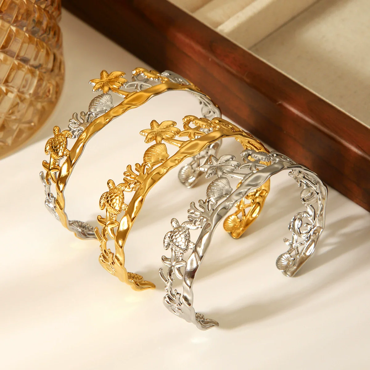 Wholesale Stainless Steel Electroplated Marine Life And Coconut Tree Open Bracelet Jewelry - Image 4
