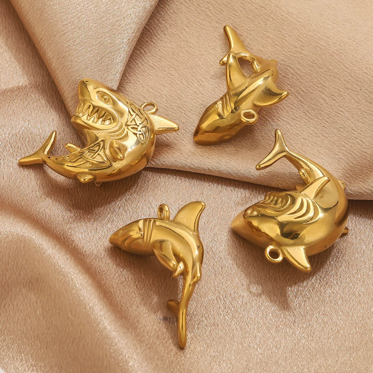 Wholesale Stainless Steel Electroplated Shark Pendant Jewelry Necklace - Image 2