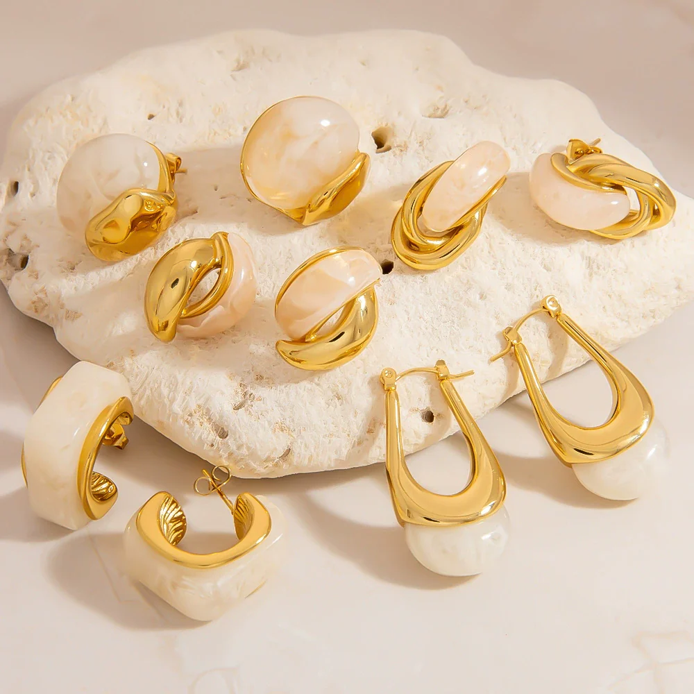 Wholesale Stainless Steel French Retro Curved Earrings With Resin Electroplated In 18K Gold Color For Women - Image 2
