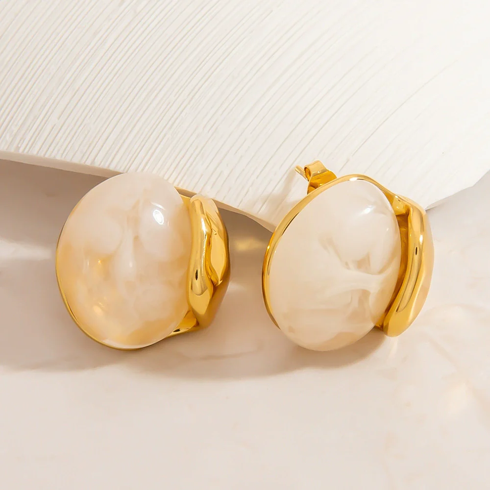 Wholesale Stainless Steel French Retro Curved Earrings With Resin Electroplated In 18K Gold Color For Women - Image 3