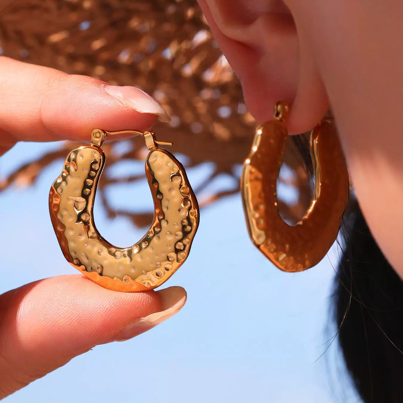 Wholesale Stainless Steel Geometric Dot Hammer Pattern Electroplated Ushaped Cut Out Asymmetrical Earrings For Women - Image 3