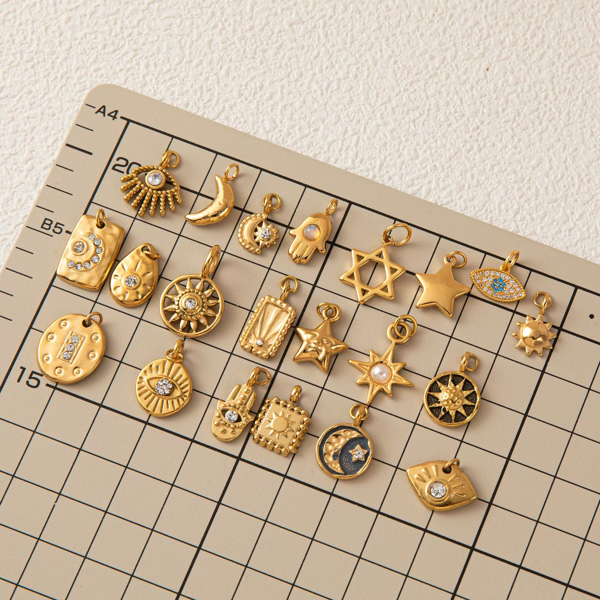 Wholesale Stainless Steel Geometric Pattern Pendant Necklace With Vacuum Electroplated In Furnace 18K Gold Color Protection - Image 2