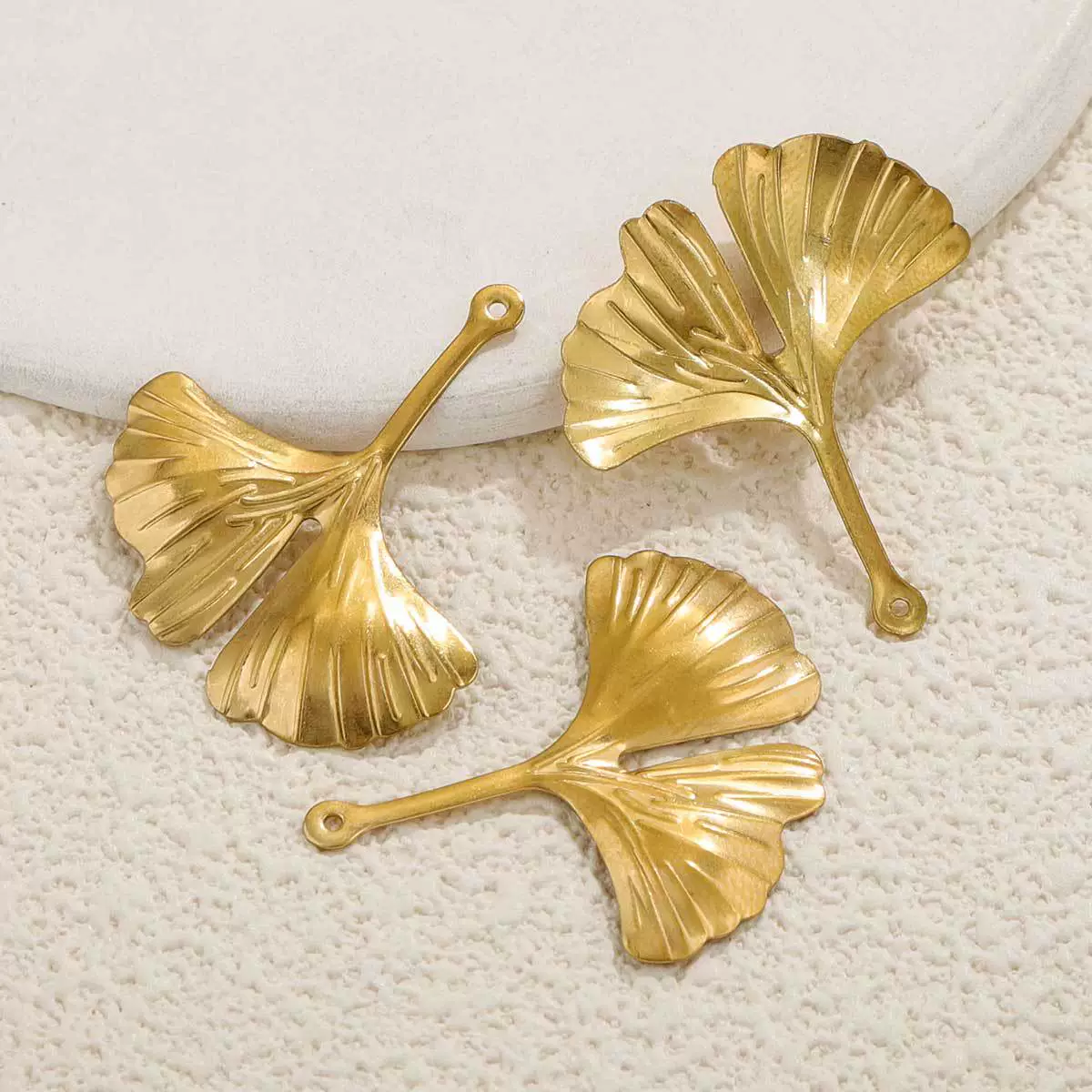 Wholesale Stainless Steel Ginkgo Leaf And Small Flower Antique Style Electroplated Earrings And Headwear Accessories Pendant - Image 2