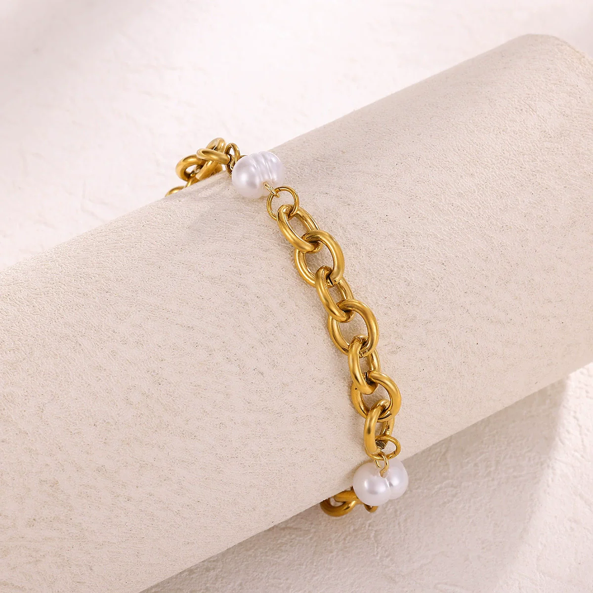 Wholesale Stainless Steel Gold Plated Geometric Simple Style Women's Jewelry Bracelet And Earrings - Image 2