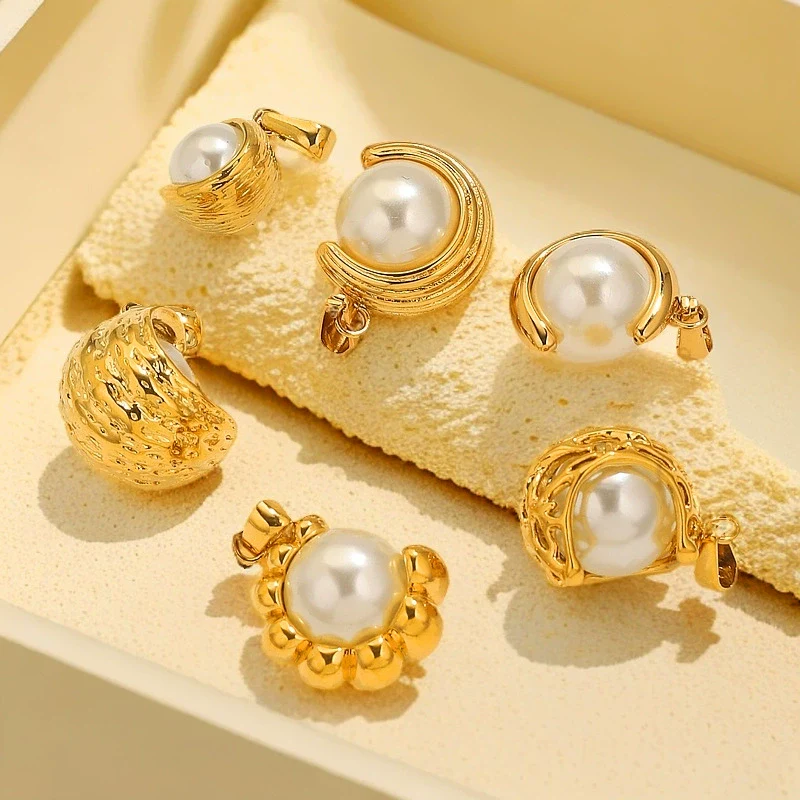 Wholesale Stainless Steel Goldplated Cshaped Imitation Pearl Pendant Jewelry - Image 2