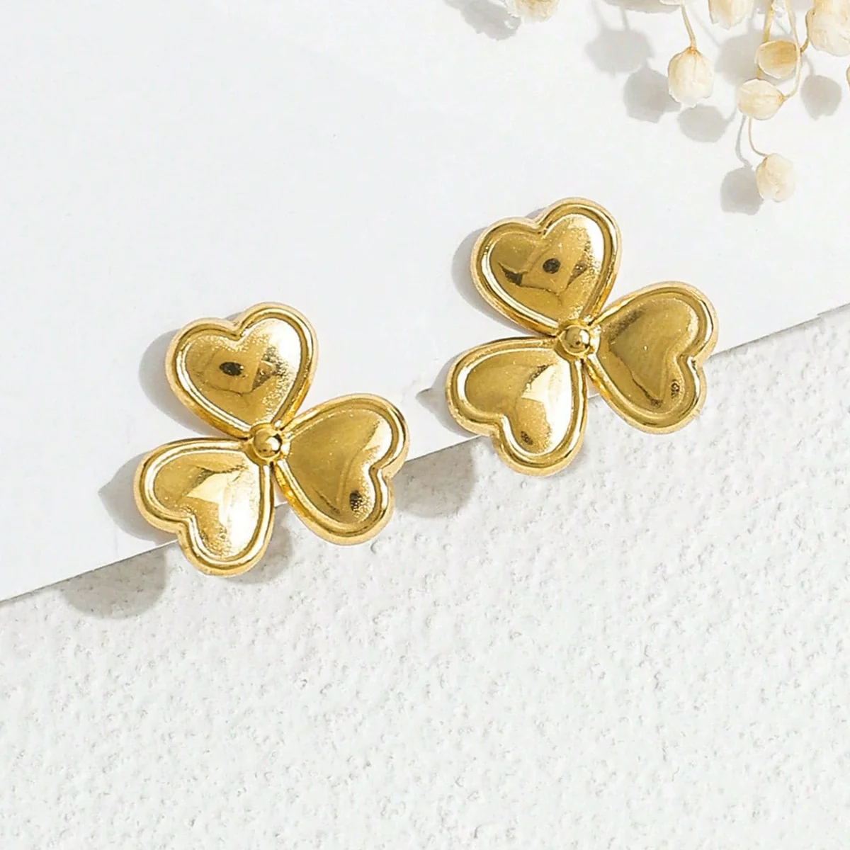 Wholesale Stainless Steel Goldplated Heartshaped Flower Earrings