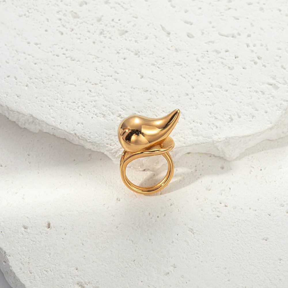 Wholesale Stainless Steel Goldplated Water Drop Shaped Fashion Commuter Ring With Joker Creative Design And Electroplating Treatment For Men And Women