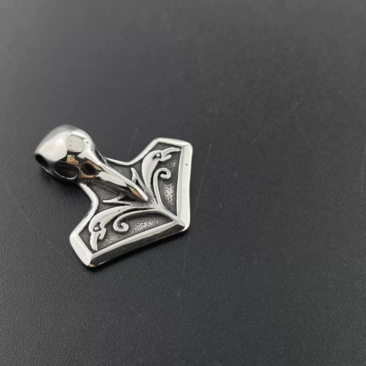 Wholesale Stainless Steel Hammer And Viking Crow Head Pendant Jewelry With Geometric Pattern And Polishing Process Retro Style - Image 2