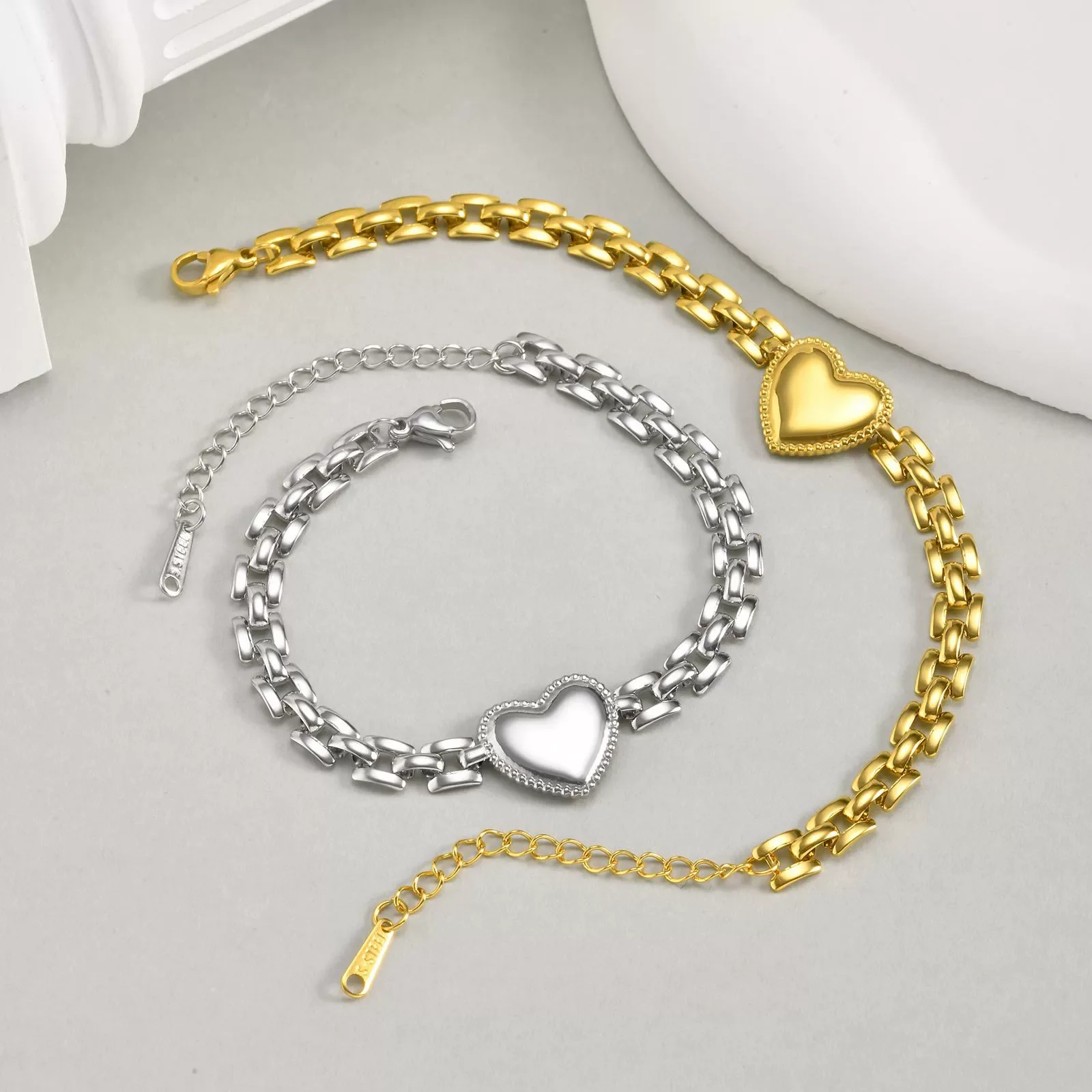Wholesale Stainless Steel Heartshaped Fashion Women's Bracelet With Gold Electroplated Strap Chain - Image 3