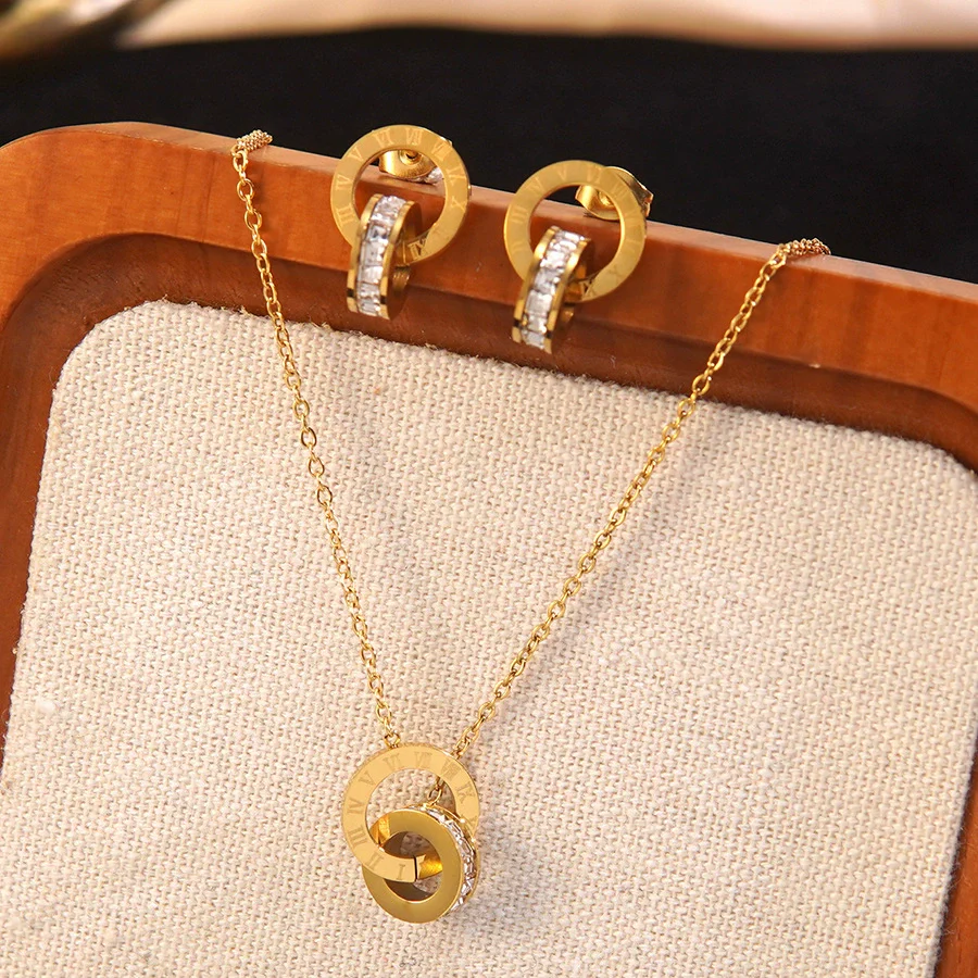 Wholesale Stainless Steel Jewelry Set With Cross Crown Roman Numeral Patterns Electroplated For Women