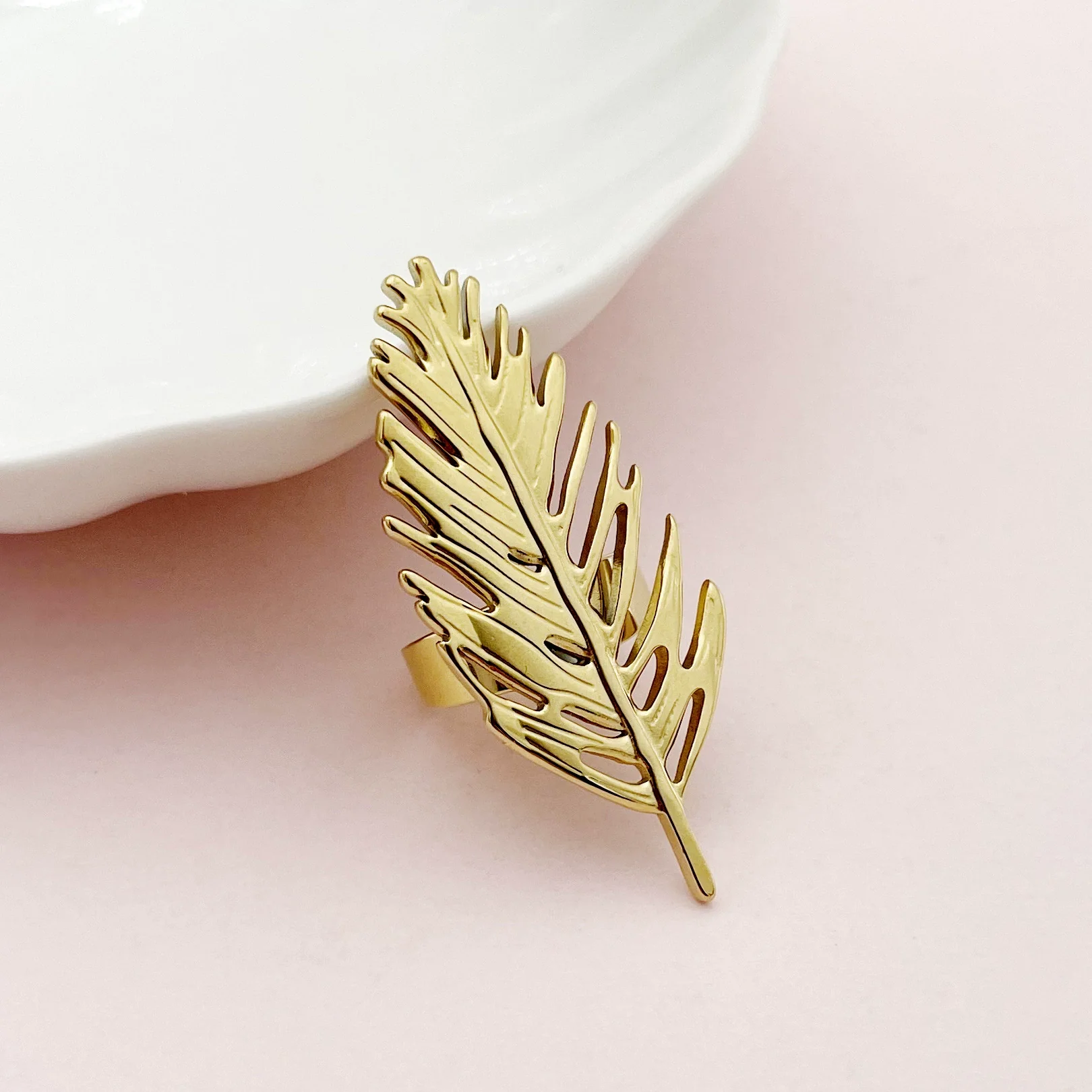 Wholesale Stainless Steel Retro Allmatch Hollow Ring With Plant Flowers Pattern And Electroplating Treatment - Image 4