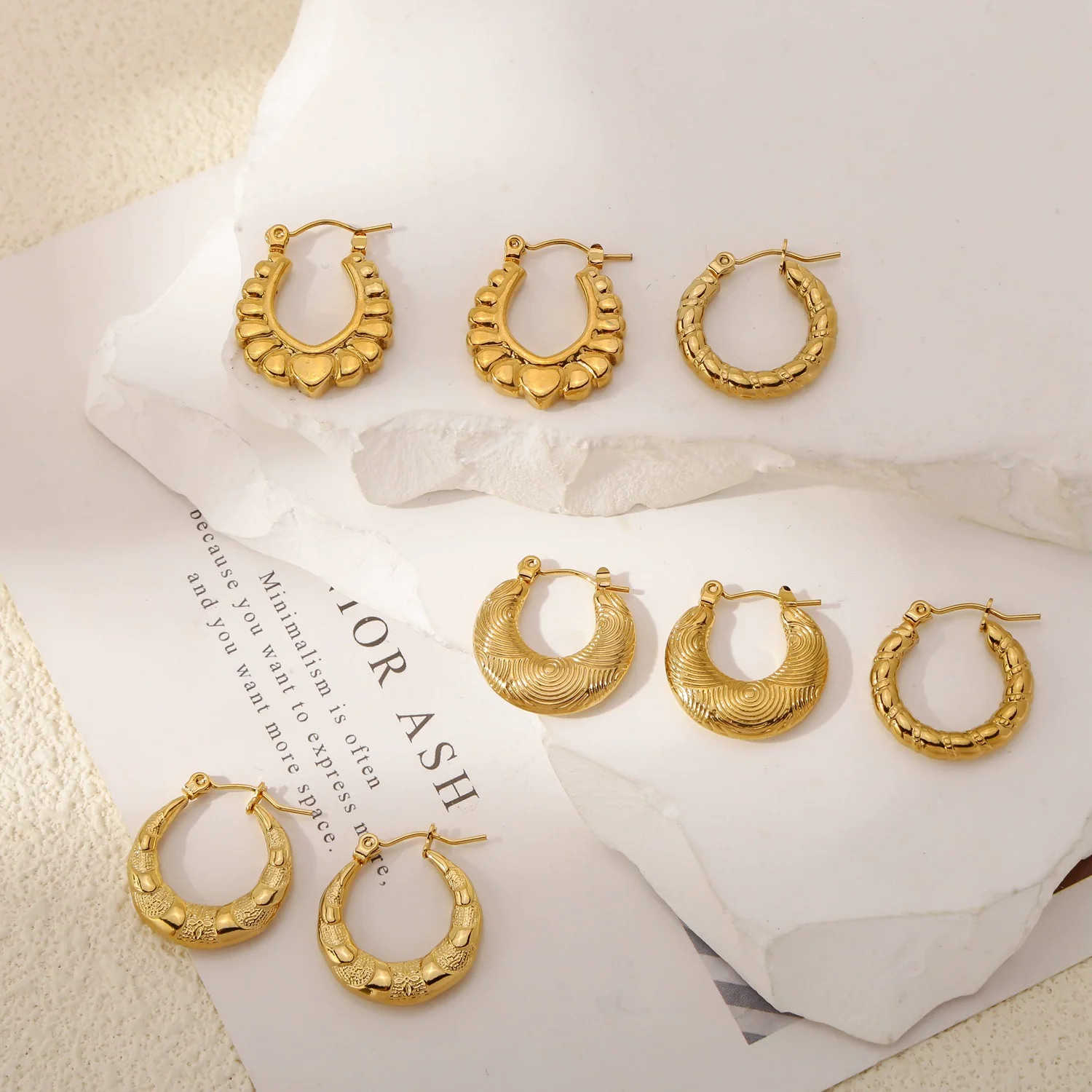Wholesale Stainless Steel Retro Fashion Plant Flowers Pattern Electroplated Women's Ear Buckles - Image 3